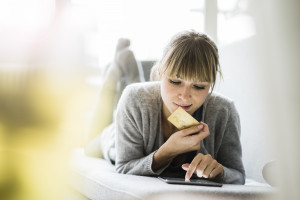Financial Services CX Insights: 4 Winning Chatbot Deployment Strategies